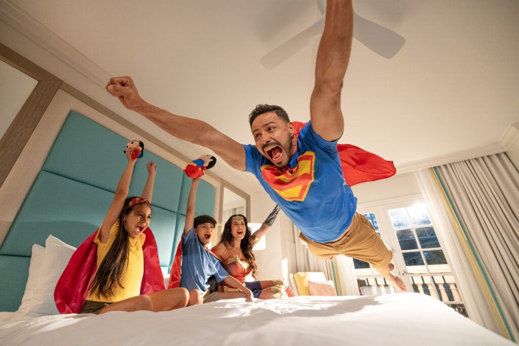 Evento da DC traz experiências imersivas com super-heróis na Flórida