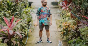 Zach Galifianakis estreia série de jardinagem com humor na Netflix no Dia da Terra