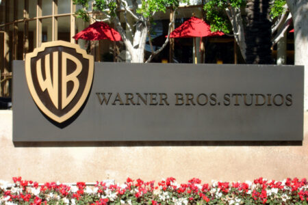 Warner registra prejuízo bilionário no primeiro trimestre de 2026