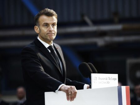 Macron visita África Oriental para renovar laços e repensar papel da França
