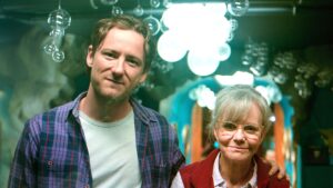 Netflix adiciona drama misterioso com Sally Field para assistir sem pressa