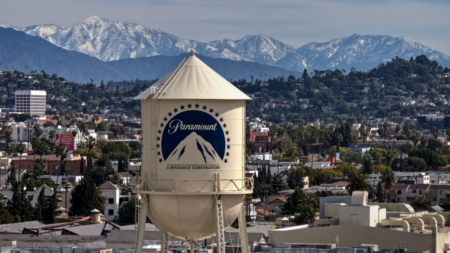 UE analisa subsídios no acordo entre Paramount e Warner Bros