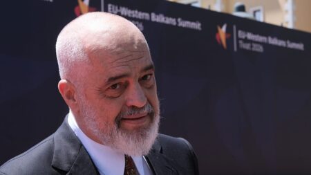 Edi Rama reforça que adesão à UE é caminho indispensável para a Albânia Edi Rama reforça que adesão à UE é caminho indispensável para a Albânia