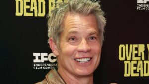 Thriller com Timothy Olyphant ganha sucesso global no streaming após 17 anos