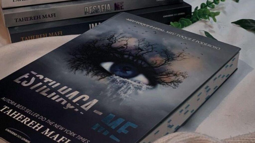 Warner confirma adaptação de ‘Estilhaça-me’ impulsionada pelo BookTok