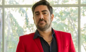 Marcelo Adnet assume papel dramático em série Jogada de Risco no Globoplay Marcelo Adnet assume papel dramático em série Jogada de Risco no Globoplay
