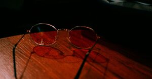 Óculos usados por Jeffrey Dahmer são colocados à venda após prisão Óculos usados por Jeffrey Dahmer são colocados à venda após prisão