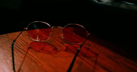 Óculos usados por Jeffrey Dahmer são colocados à venda após prisão Óculos usados por Jeffrey Dahmer são colocados à venda após prisão